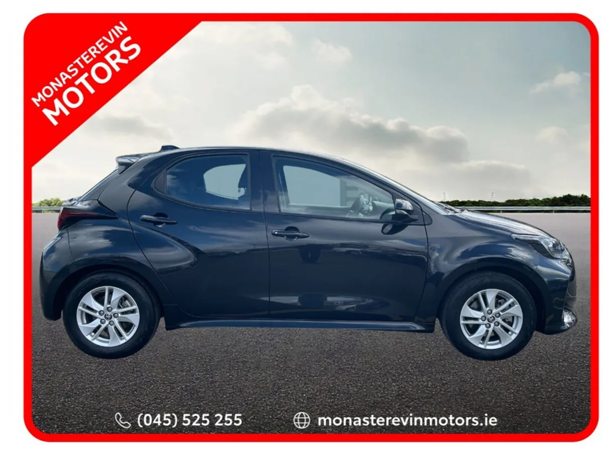 Toyota Yaris 1.5 HYBRID LUNA 4DR - Image 3