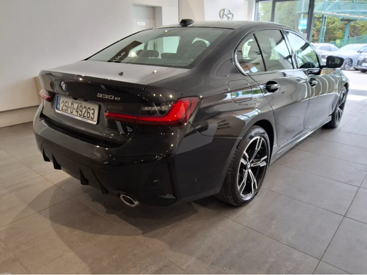 BMW 3-Series 330e M SPORT ** PLUG IN HYBRID ** - Image 3