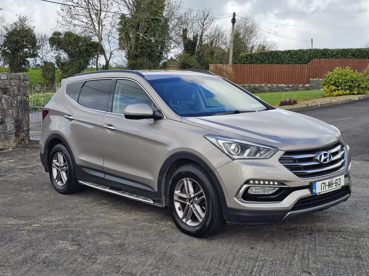 2017 Hyundai Santa Fe executive - Image 3