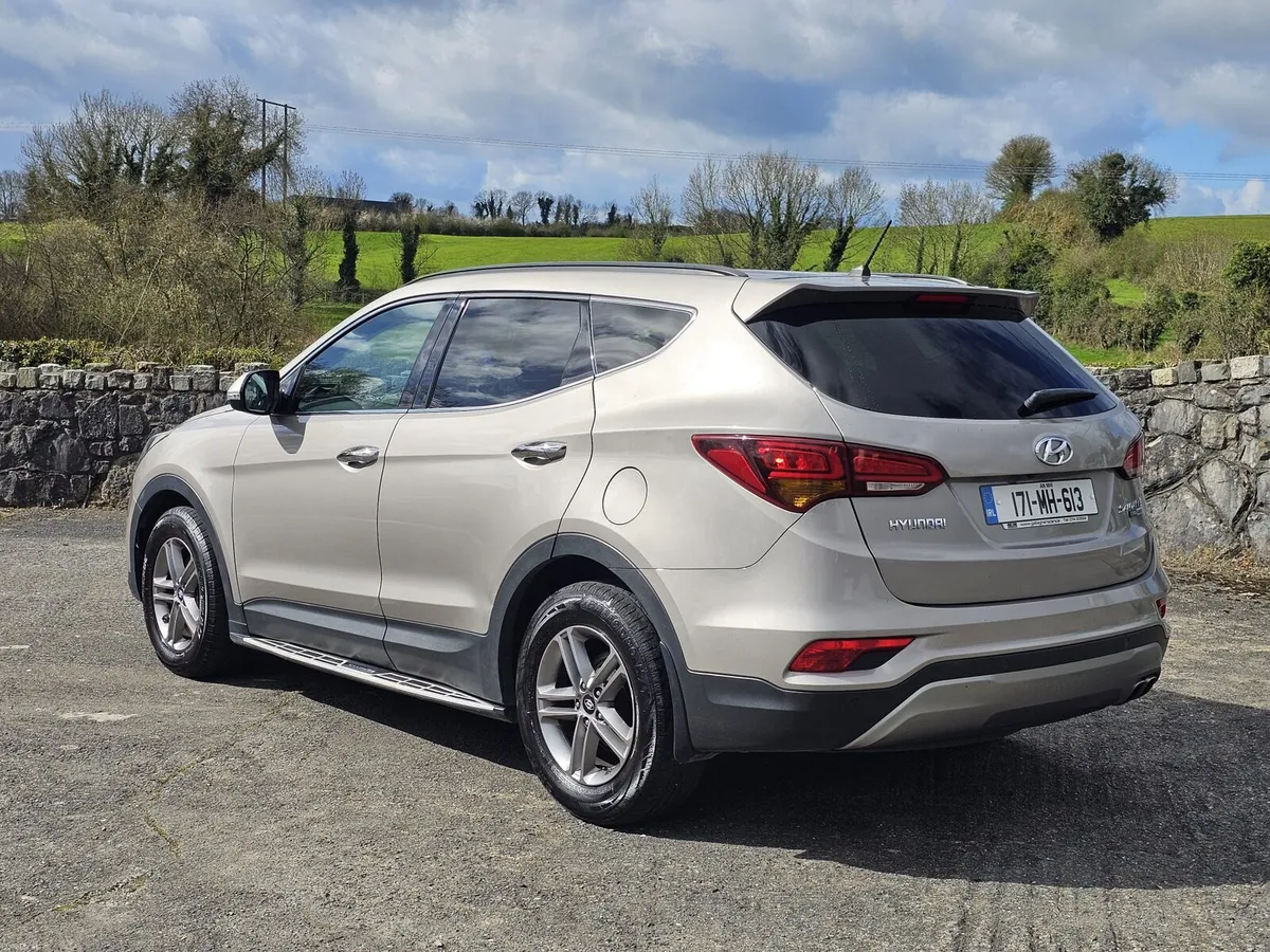 2017 Hyundai Santa Fe executive - Image 4