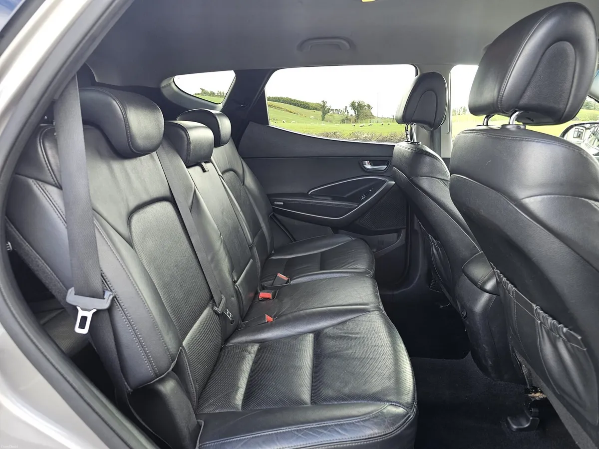 2017 Hyundai Santa Fe executive low miles - Image 5