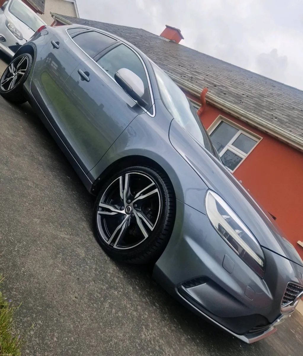 171 Volvo V40 2L - Image 2