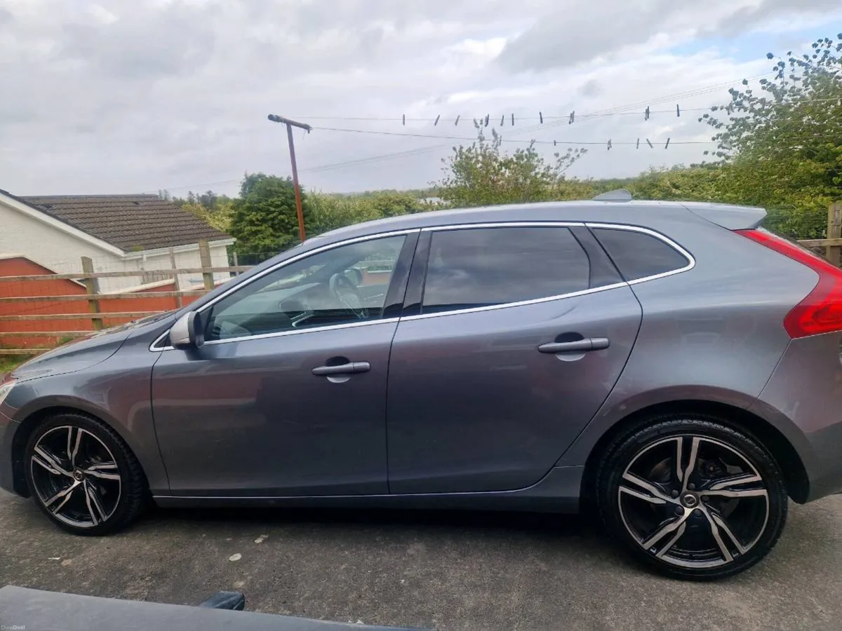 171 Volvo V40 2L - Image 4