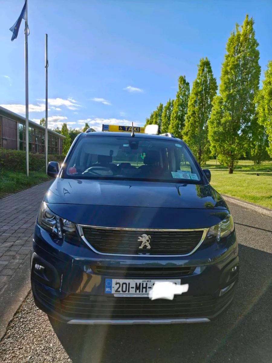 Taxi - Image 1