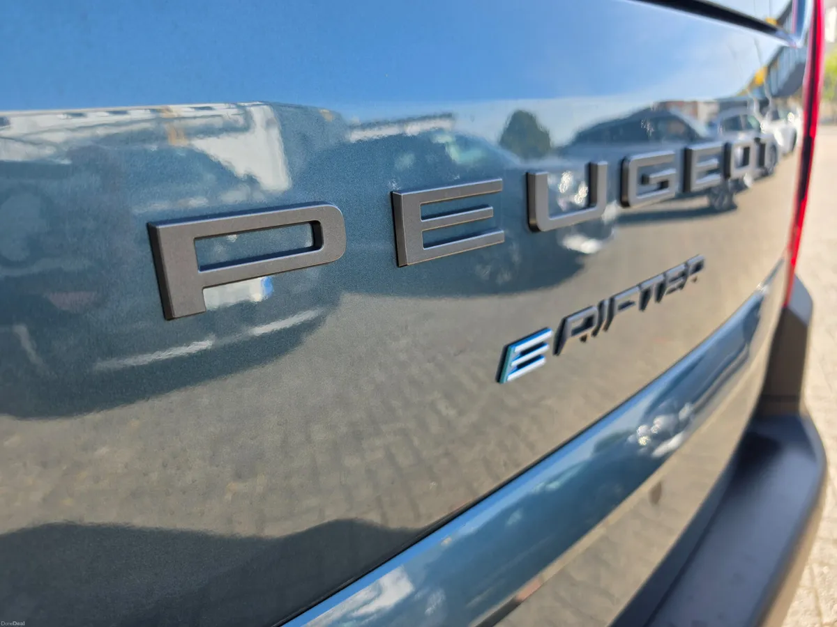 2026 Peugeot eRifter Allure - Image 6