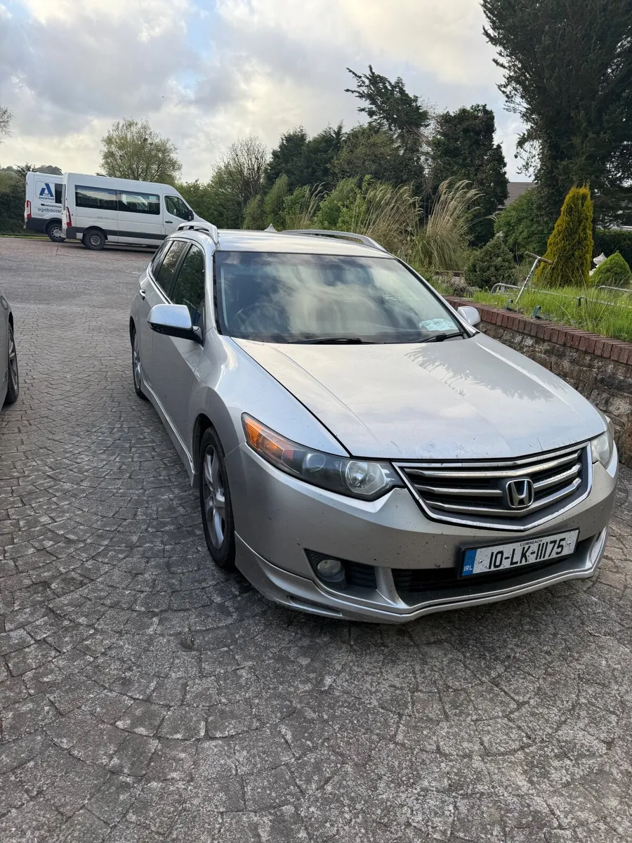 Honda Accord 2010 Estate - Image 2