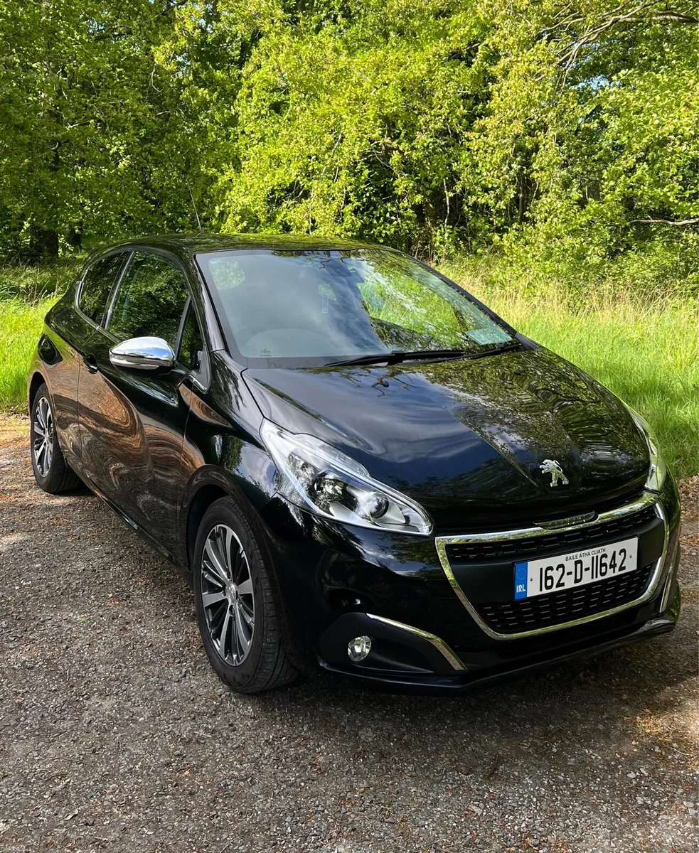 2016 Peugeot 208 - only 34,000 KM - Like New - Image 1