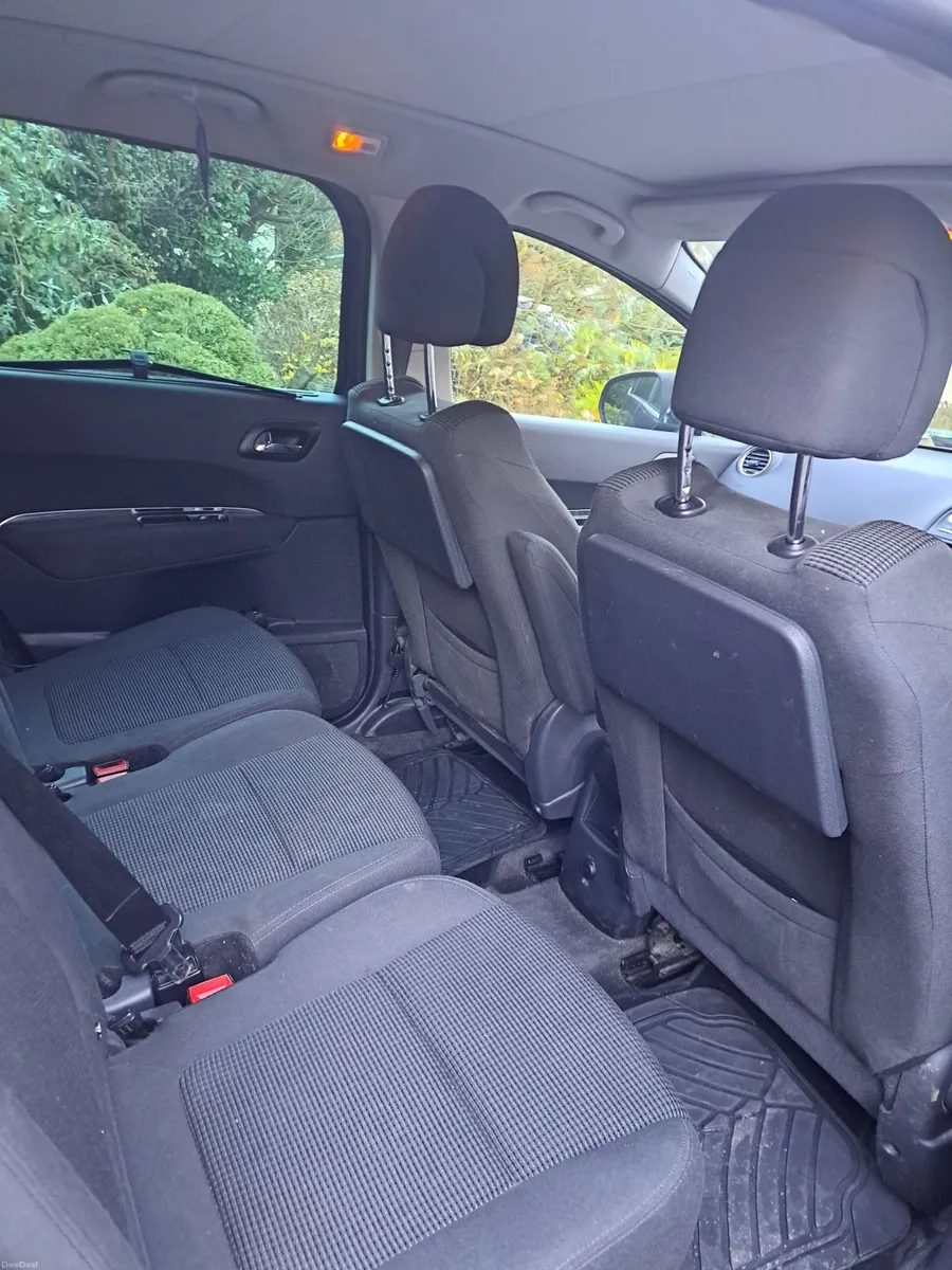 Peugeot 5008 2013 - Image 2