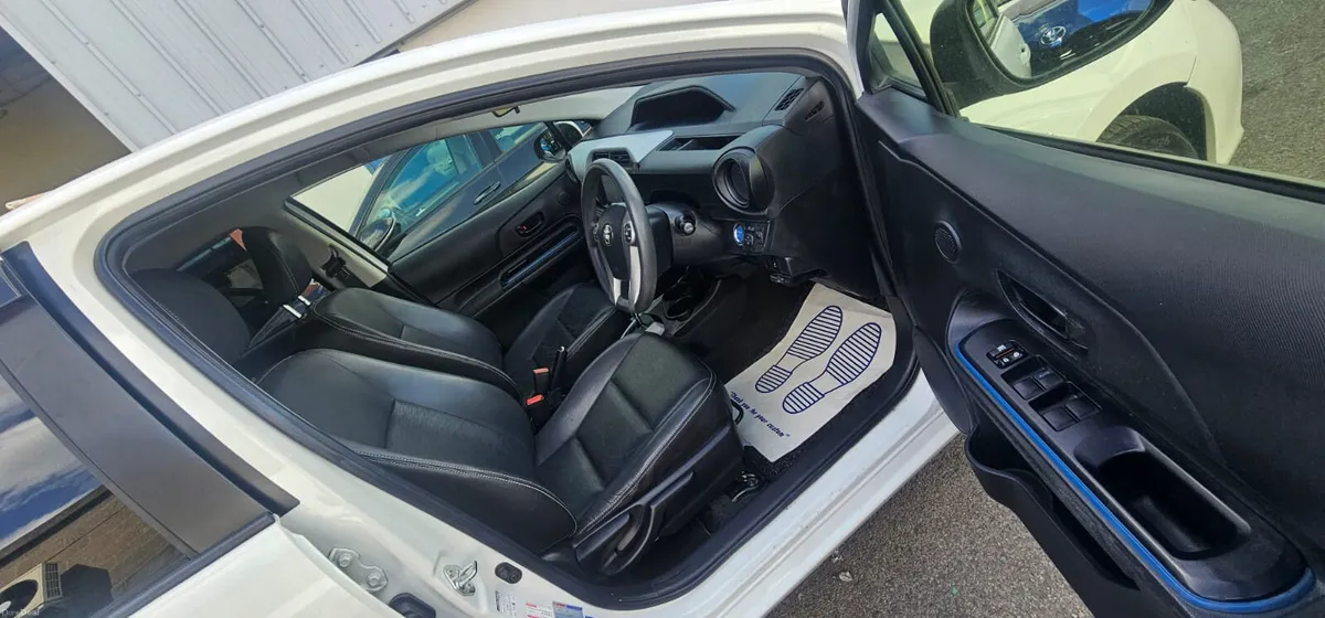 Toyota Aqua Push start leather seats - Image 5