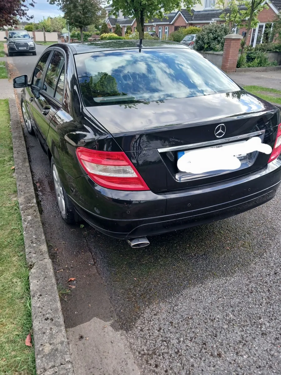 Mercedes-Benz C-Class 2010 - Image 2