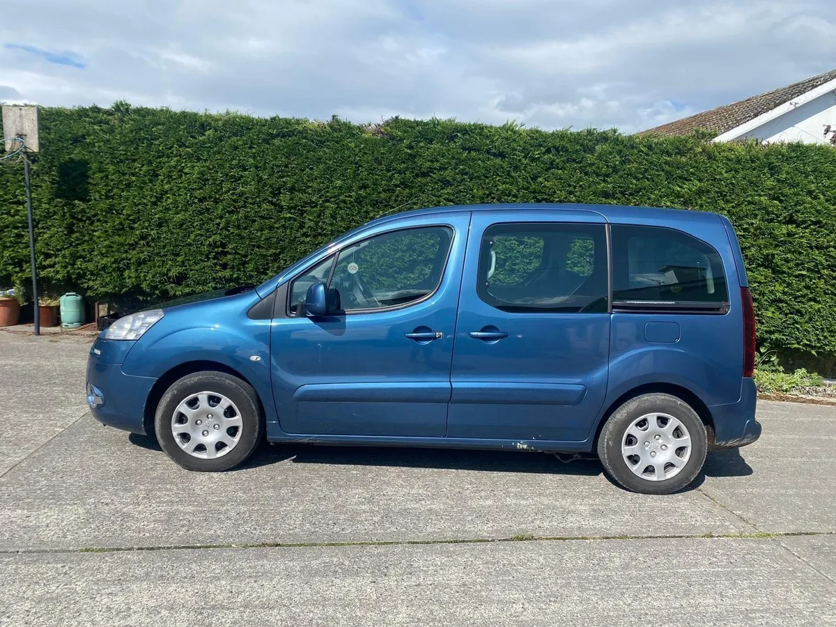 Wheelchair accessible car - Image 1