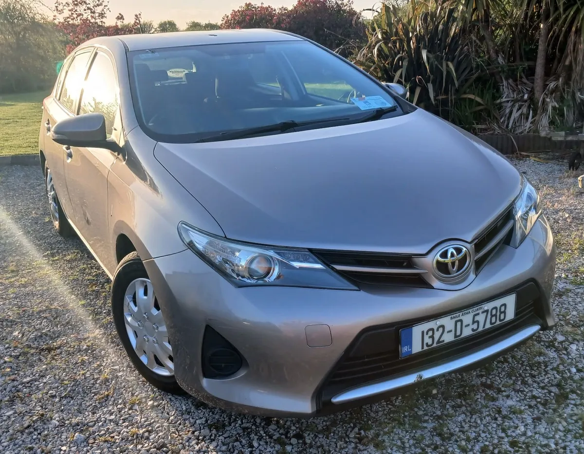 Toyota Auris 2013 - Image 1
