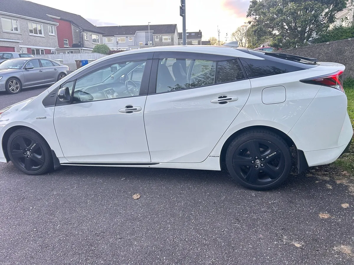2018 Toyota Prius - Image 4