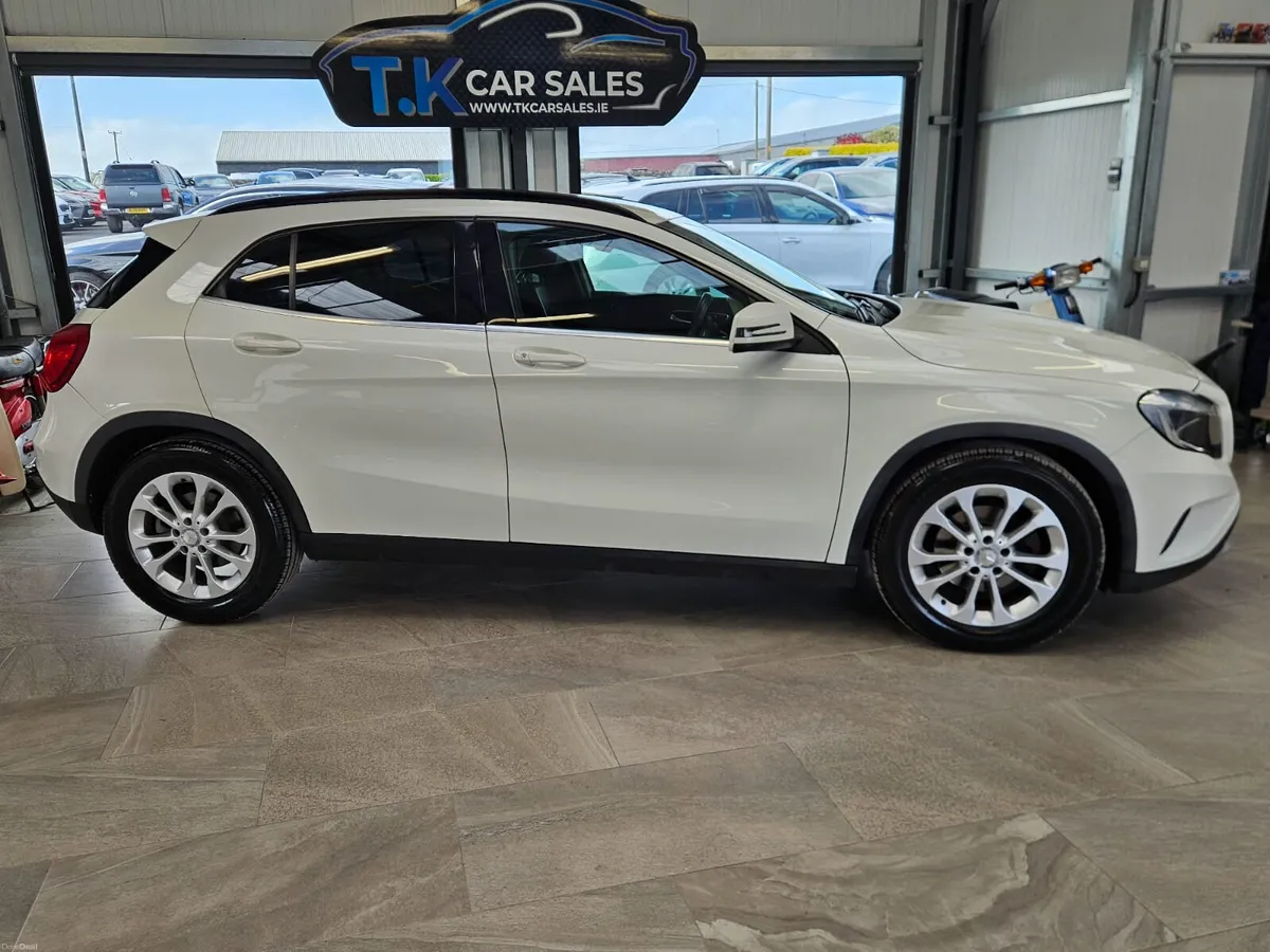 16 MERCEDES BENZ GLA 180 PETROL - Image 2