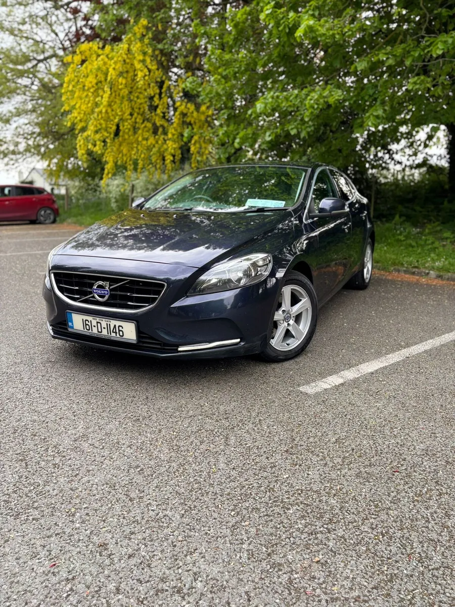 161 VOLVO V40 D2 MOMENTUM NEW NCT 05/27 - Image 1