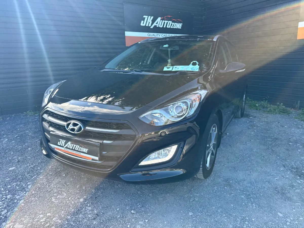 Hyundai i30 1.6 TOURER DELUXE 5DR - Image 3