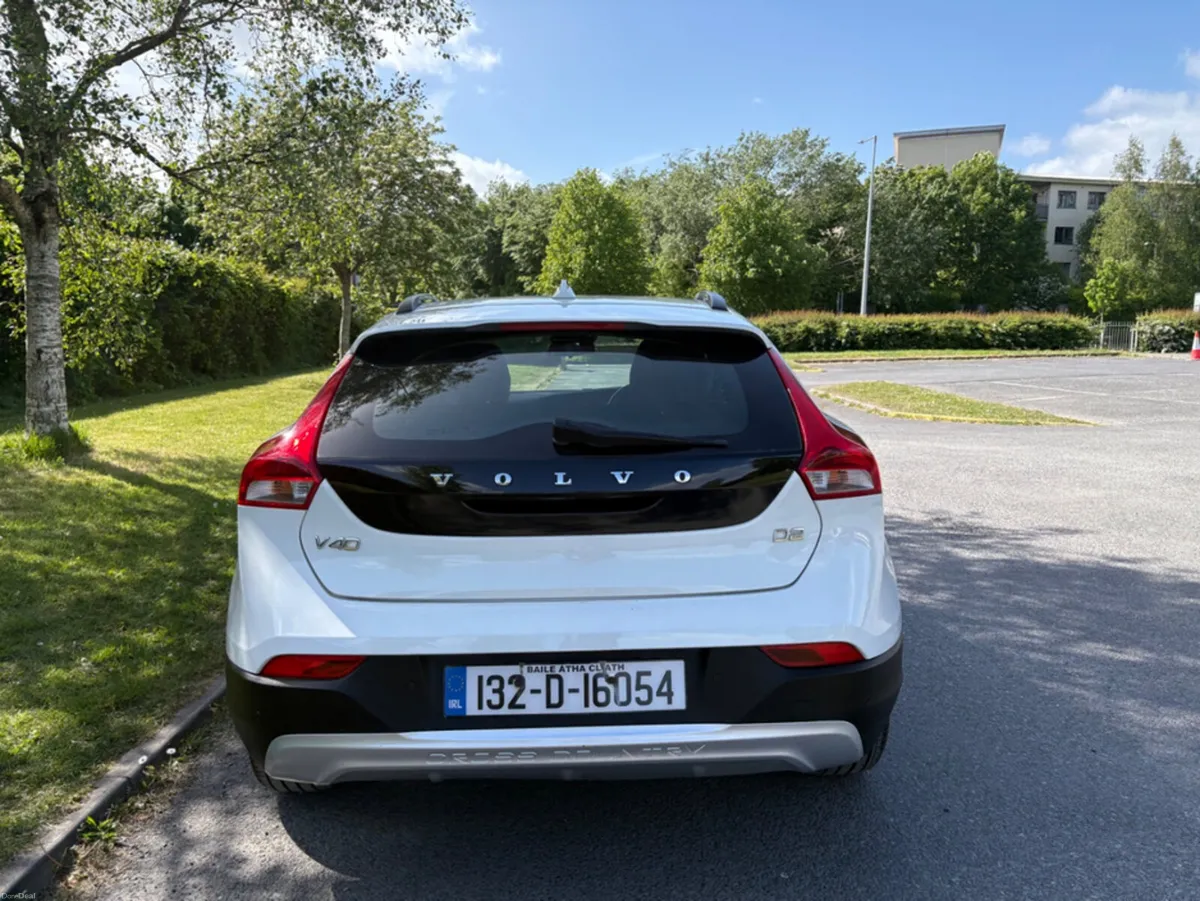 Volvo V40 40 SERIES 1.6 D2 CROSS COUNTRY LUXURY 5 - Image 3