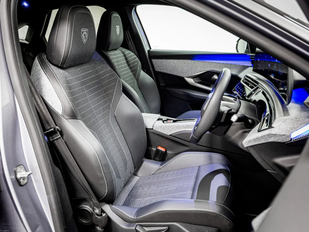 Peugeot 3008 *E-GT Spec - Low mileage* 73kWh Auto - Image 3