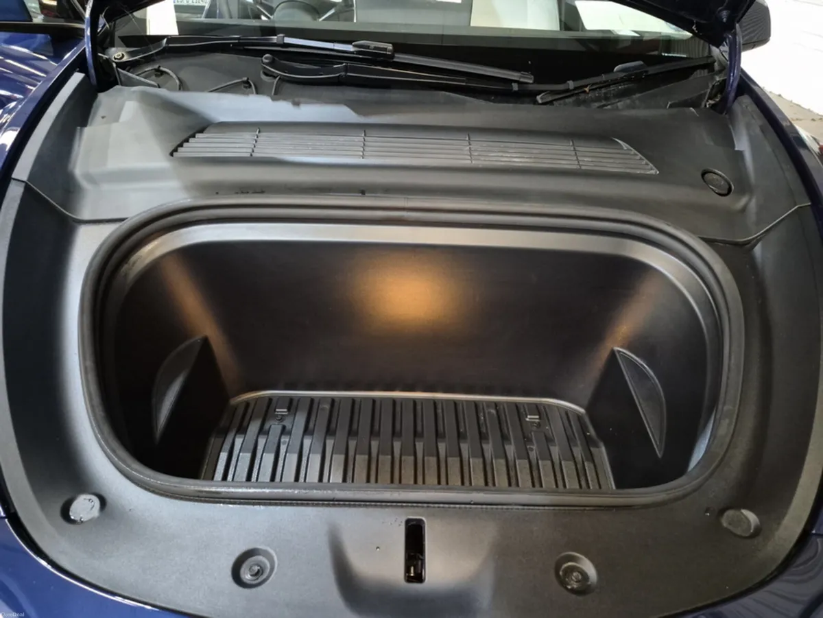 Tesla Model Y RWD  5DR AUTO - Image 3