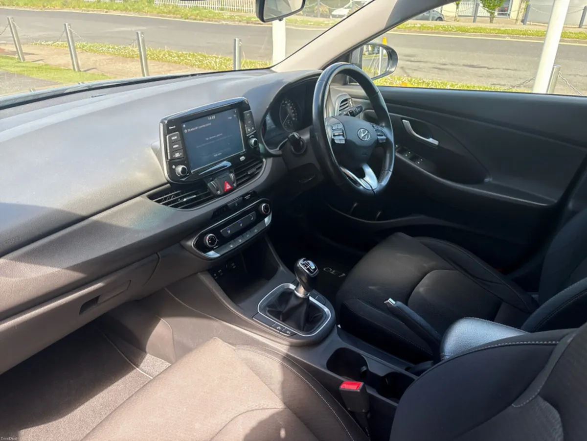 Hyundai i30 i30 FASTBACK 5DR Petrol Manual - Image 3