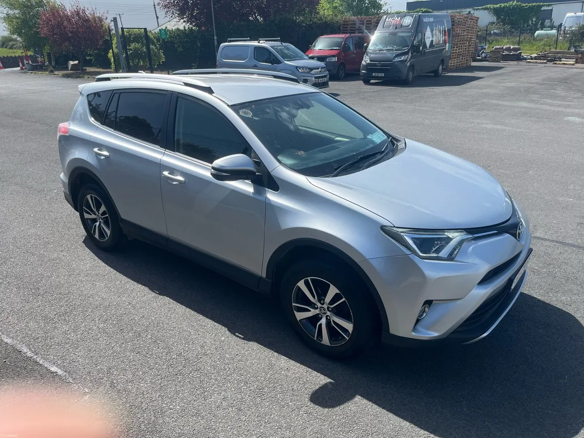 2016 Toyota RAV4 - Image 3