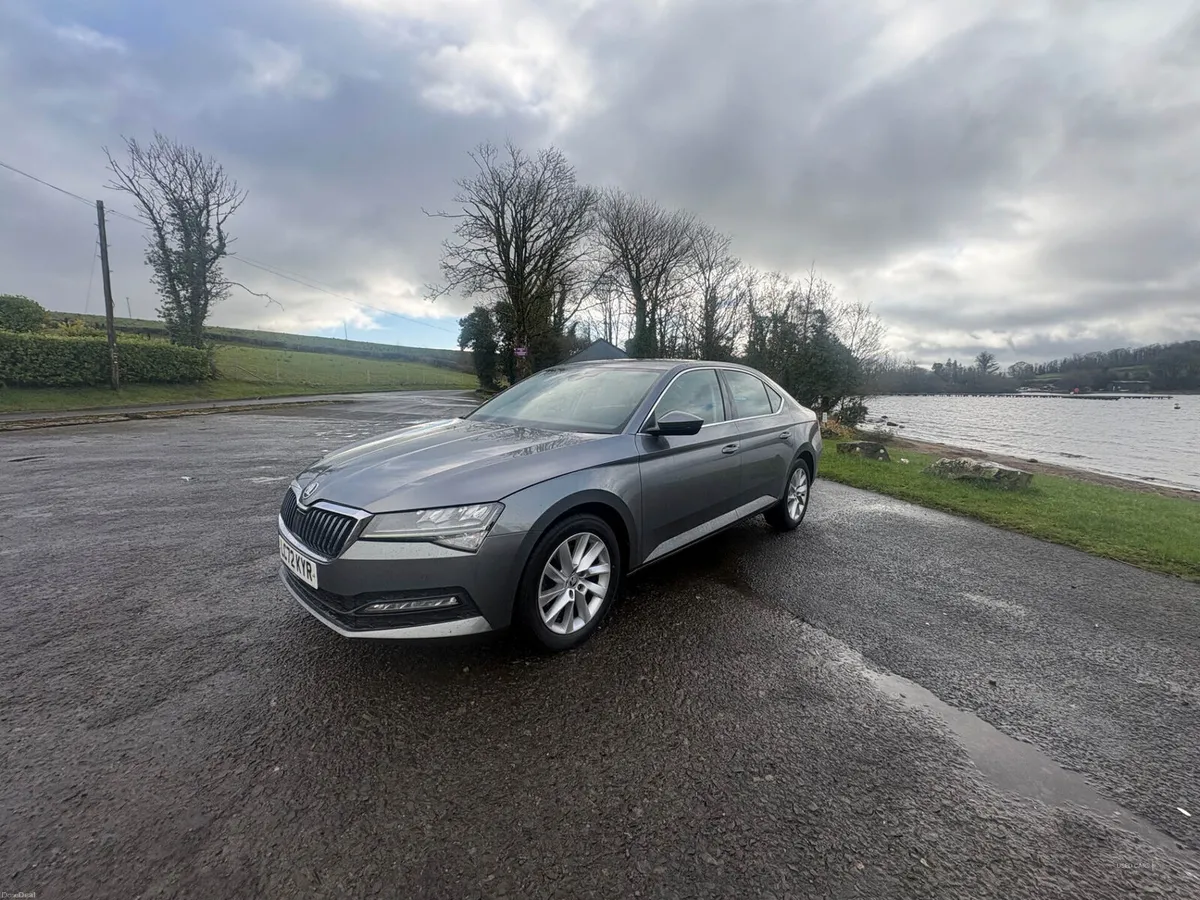Skoda Superb SEL  DIESEL HATCHBACK - Image 1