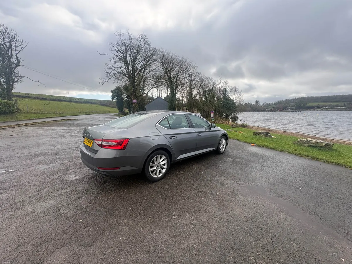 Skoda Superb SEL  DIESEL HATCHBACK - Image 4
