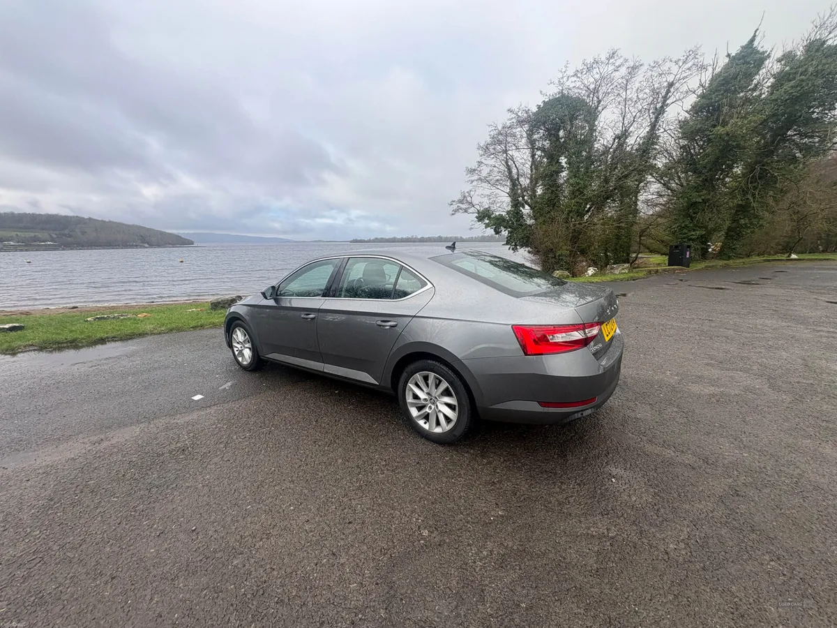Skoda Superb SEL  DIESEL HATCHBACK - Image 3