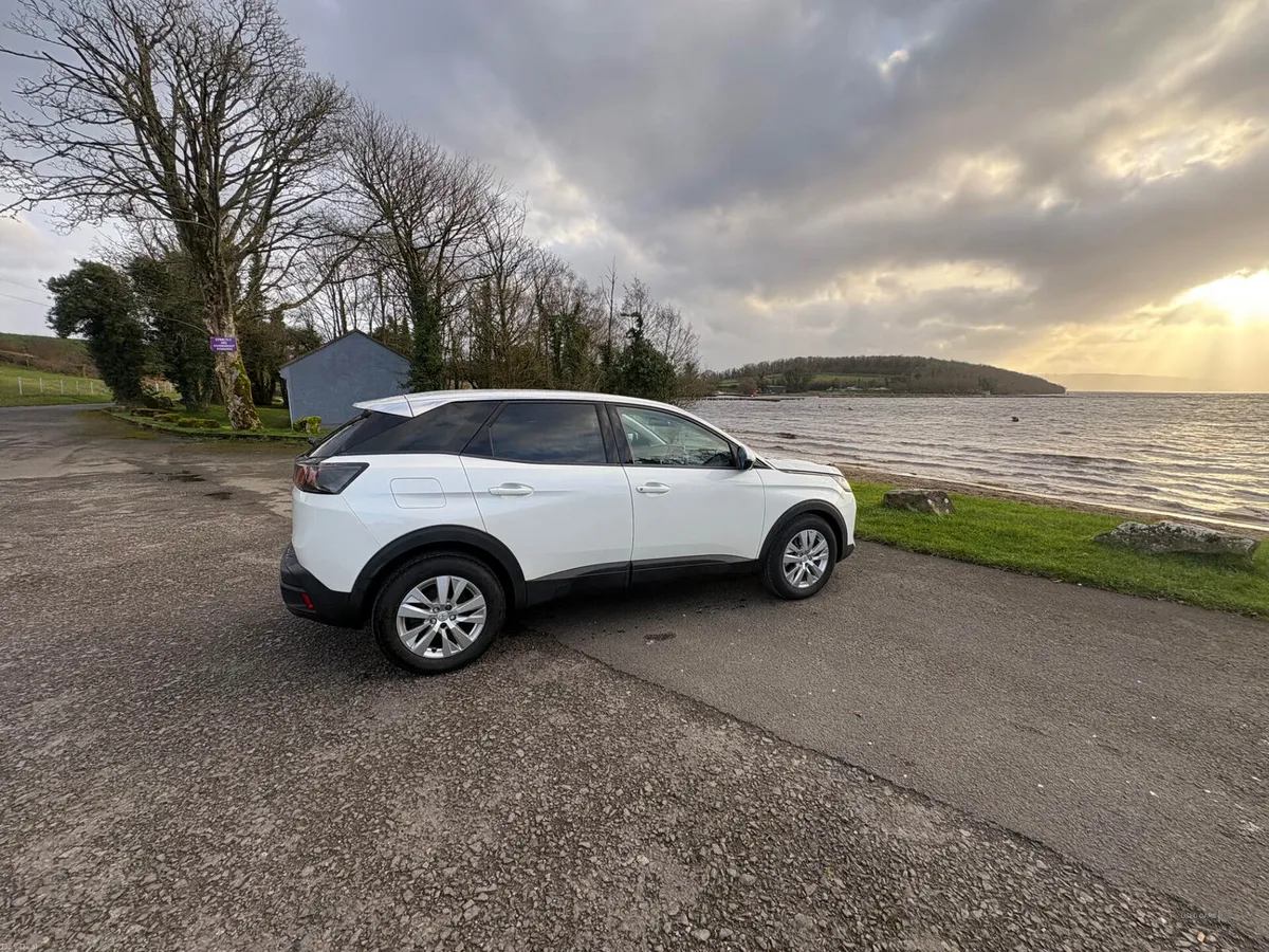 Peugeot 3008 DIESEL ESTATE - Image 4