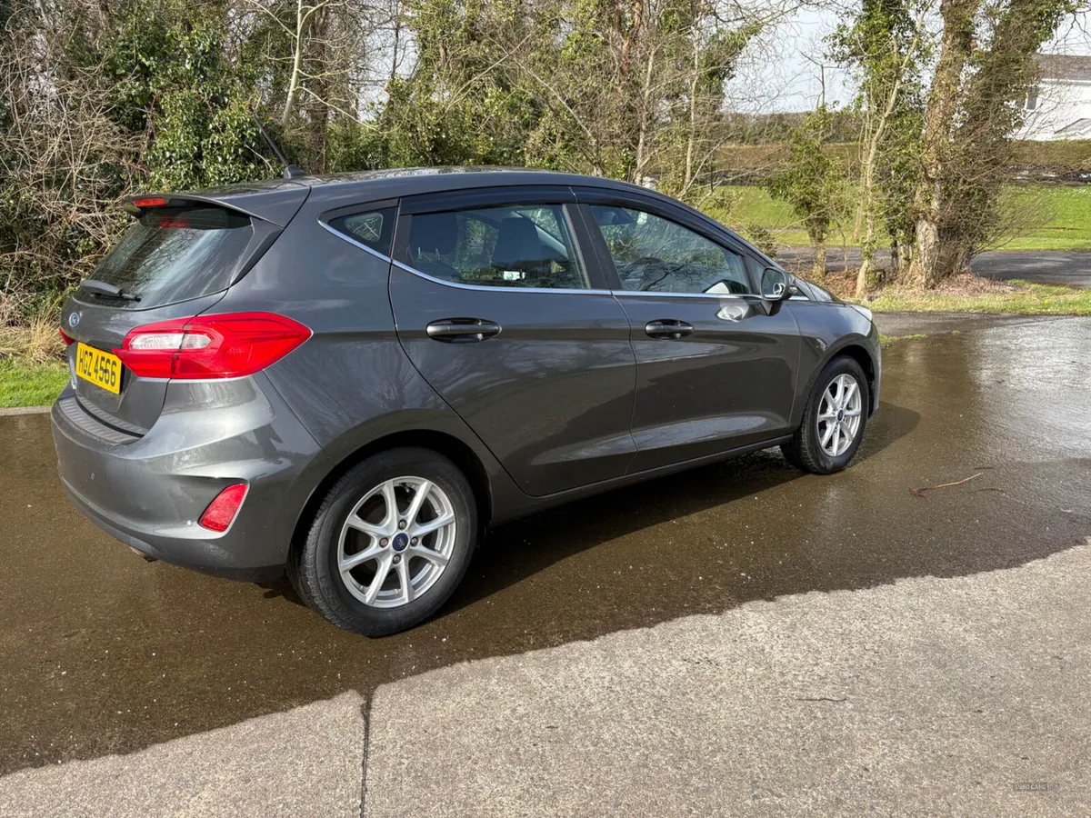 Ford Fiesta HATCHBACK - Image 4