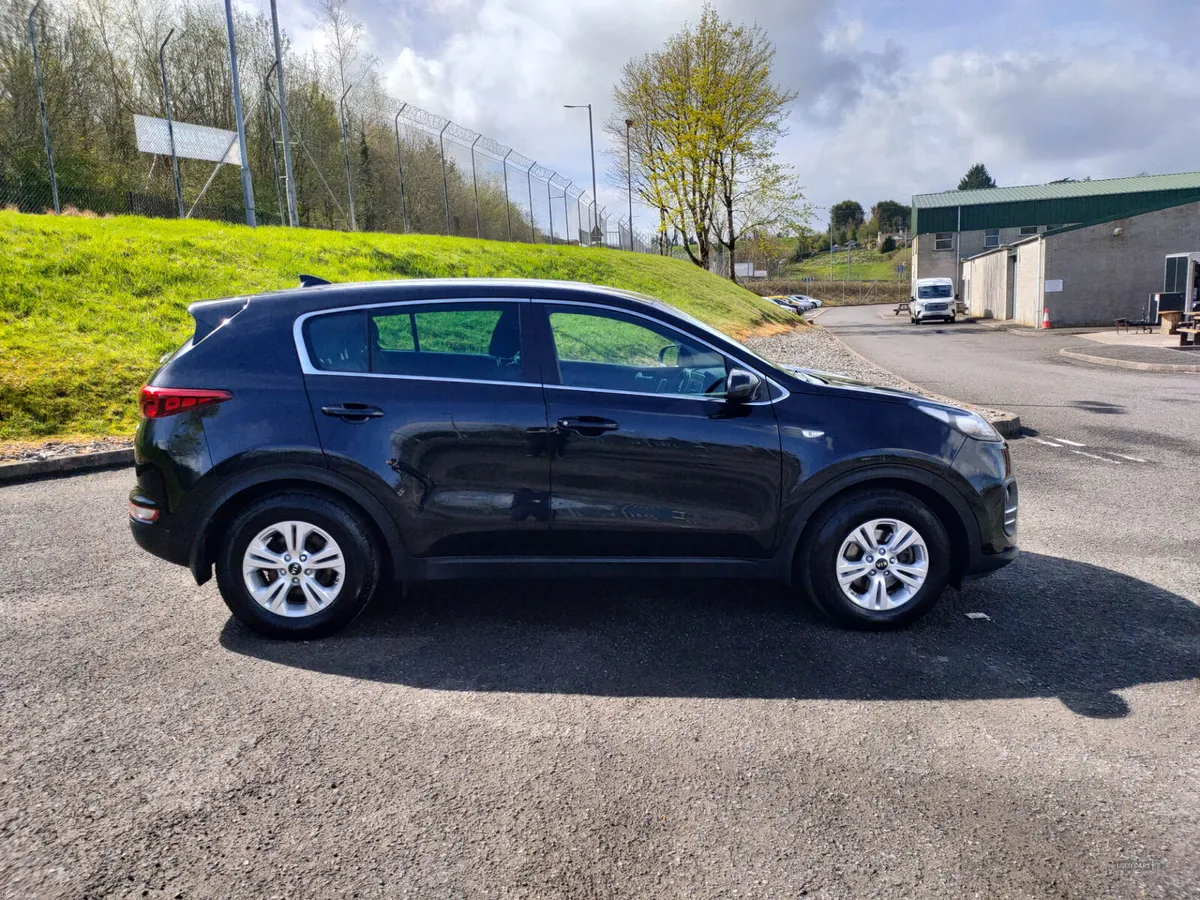Kia Sportage DIESEL ESTATE - Image 3