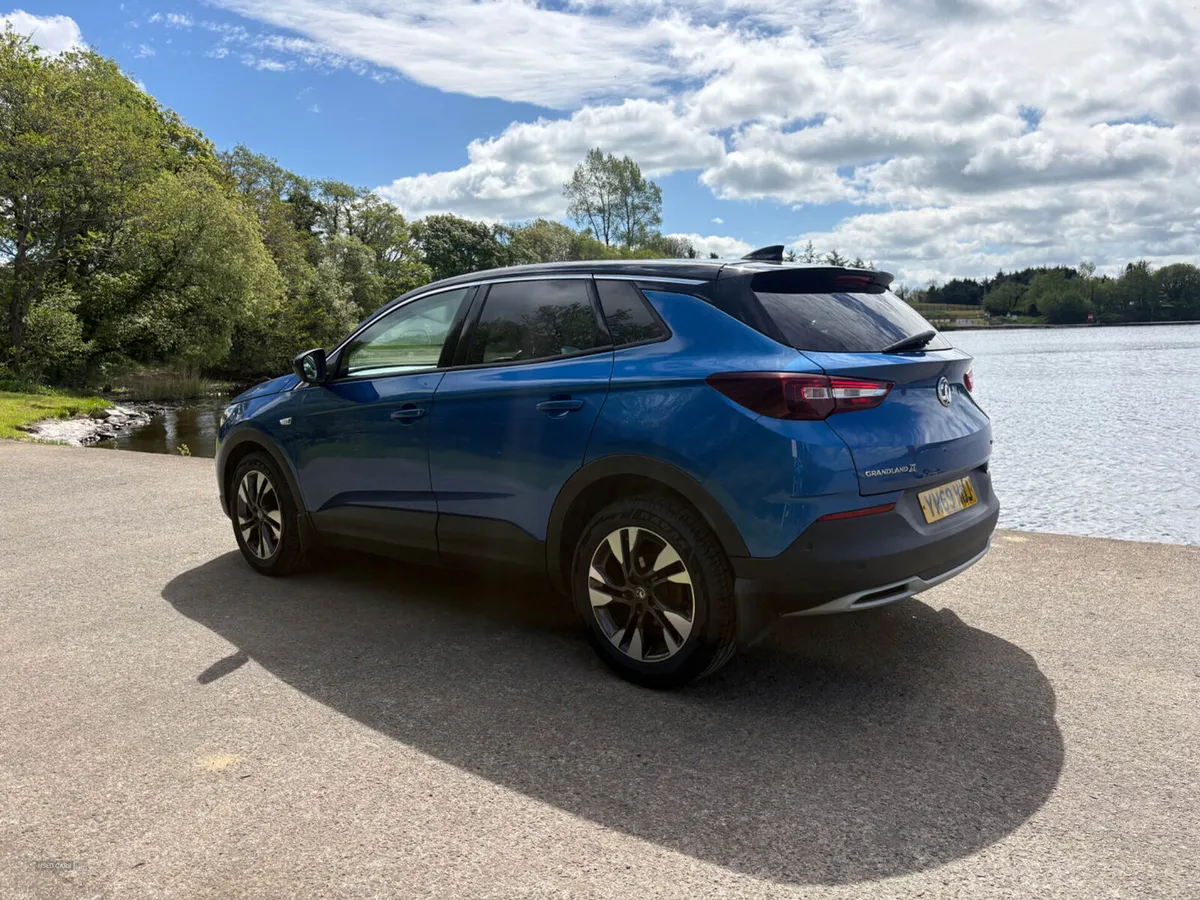 Vauxhall Grandland X DIESEL HATCHBACK - Image 2