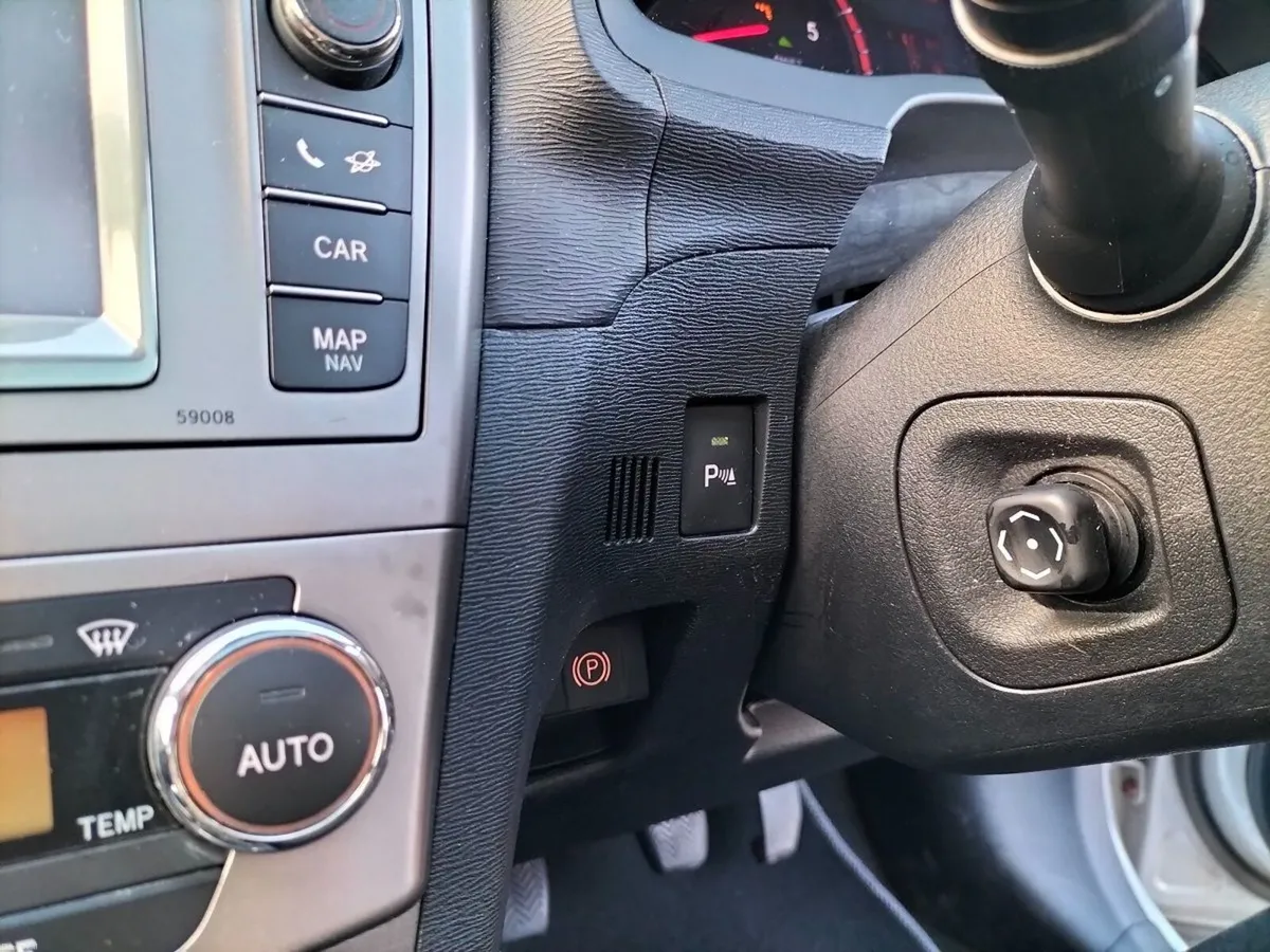 Toyota Avensis 2012 - Image 3