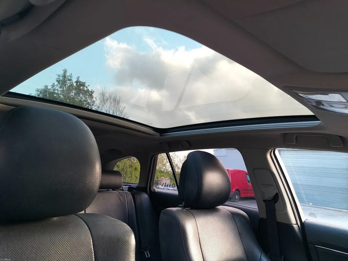 Toyota Avensis 2012 - Image 4