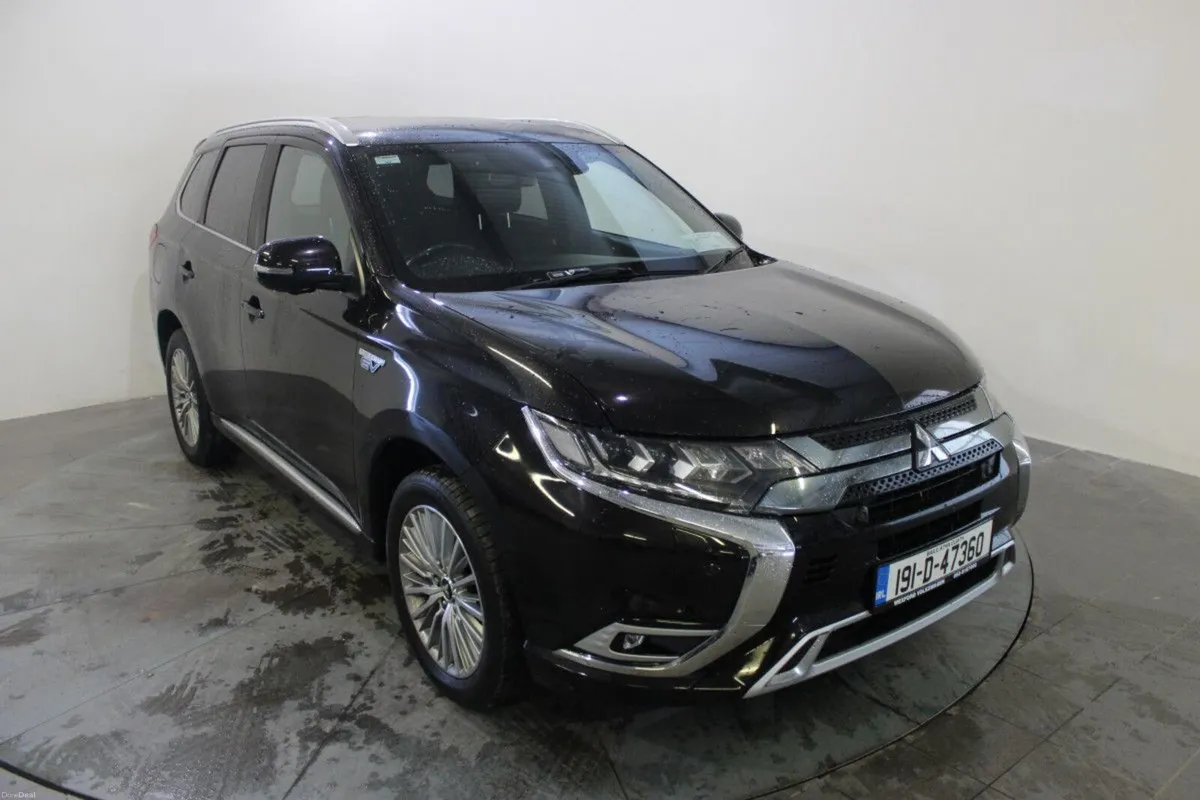 Mitsubishi Outlander 2.4L Plug-in EV Intense 5 sea - Image 1