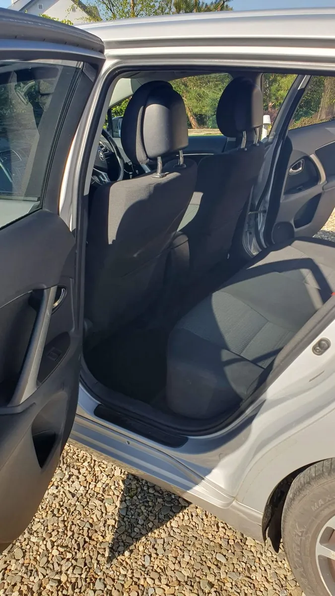 Toyota Avensis Estate 2012 - Image 3