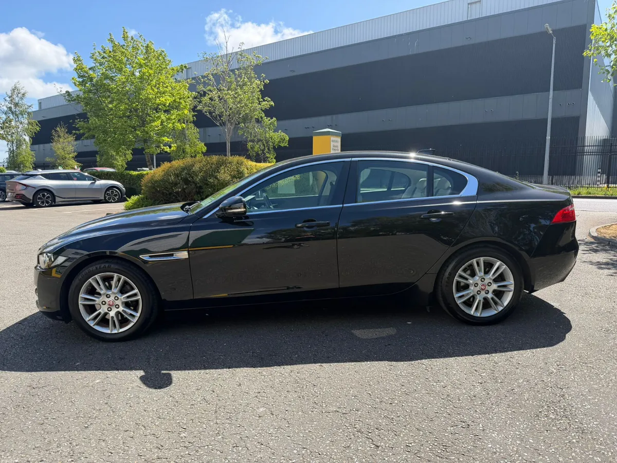 Jaguar XE 2.0D Prestige Automatic - Image 4