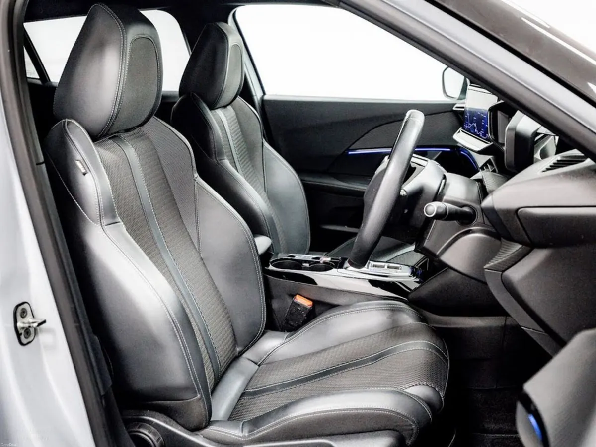 Peugeot 2008 E-GT 54kWh Auto 155HP - Image 3