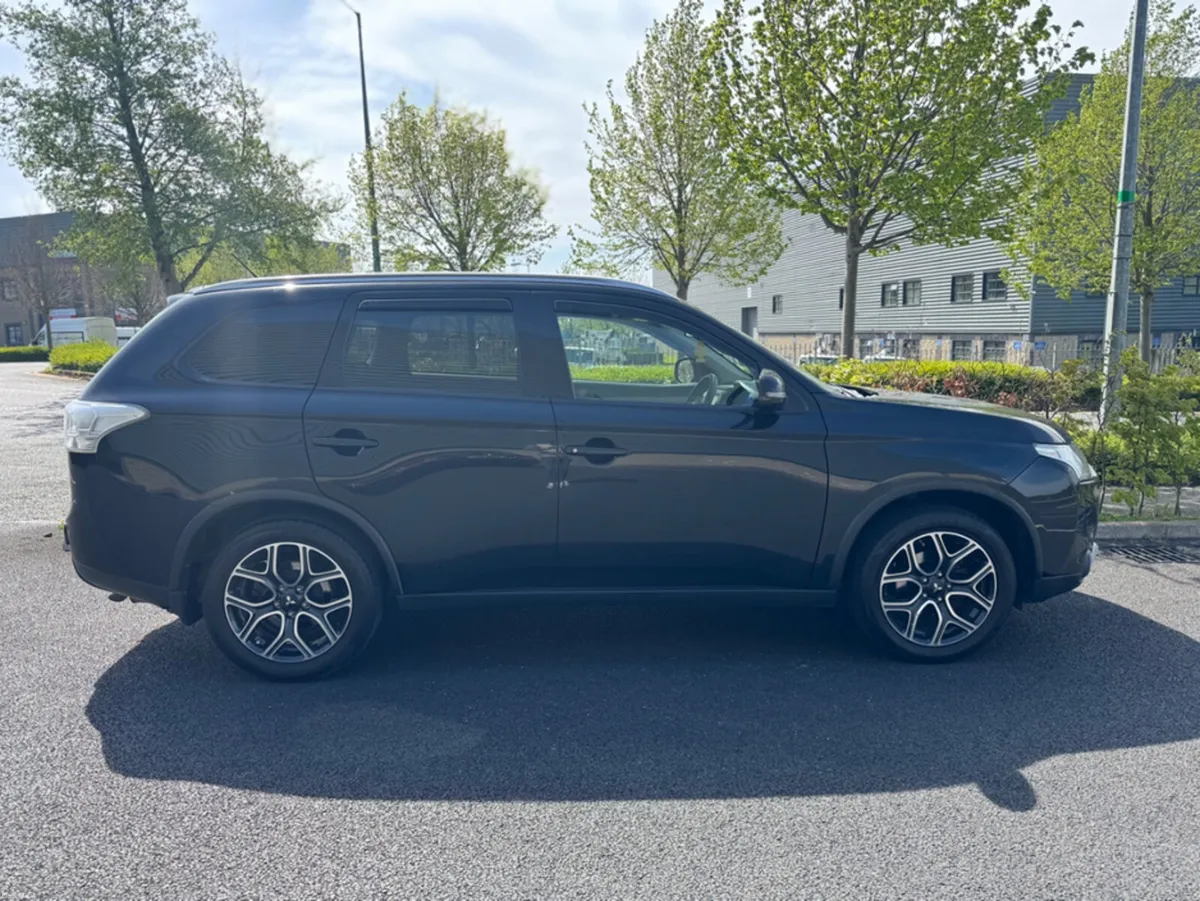Mitsubishi Outlander NEW 2.2 DID 4WD 7-STR 6M 150P - Image 6