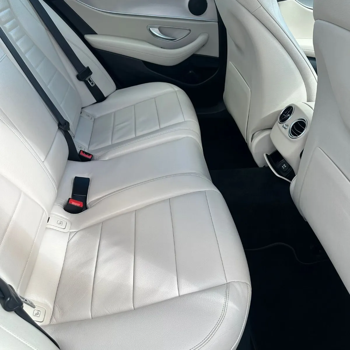 2018 Mercedes-Benz E220d / 4MATIC /  Lady Owner - Image 6