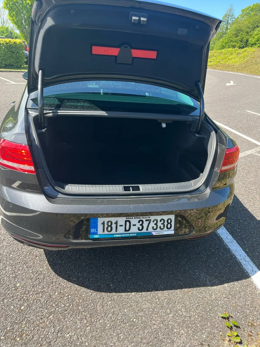 Volkswagen Passat CL 1.6 TDI 120 HP - Image 4