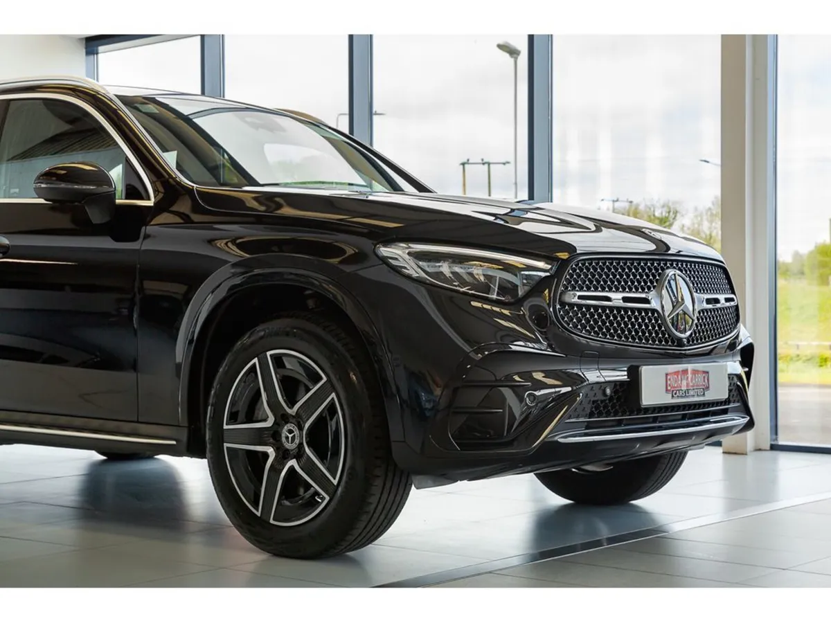 Mercedes-Benz GLC 300E AMG LINE 4 MATIC - Image 4