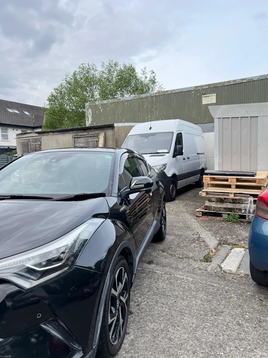 Toyota C-HR 1.8L hybrid 2017 - Image 2