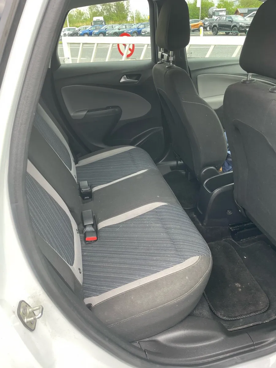Car - Image 4