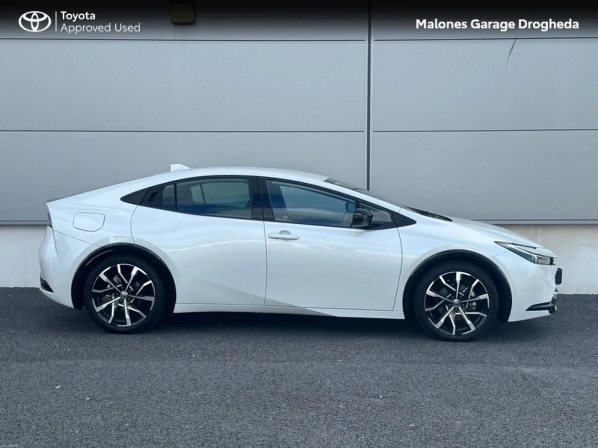 Toyota Prius 2.0 PHEV 223hp ** Call : 041 980 2420 - Image 3