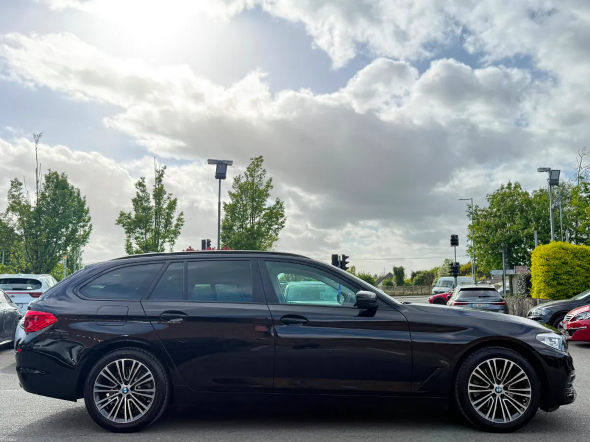 BMW 5-Series 520D SE AUTO TOURING *LOW KMS & HIGH - Image 4