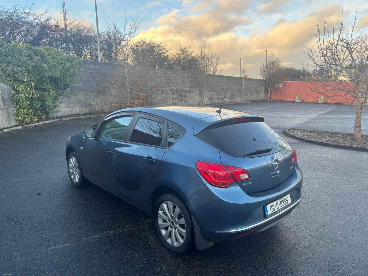 2013 Opel Astra - Image 2