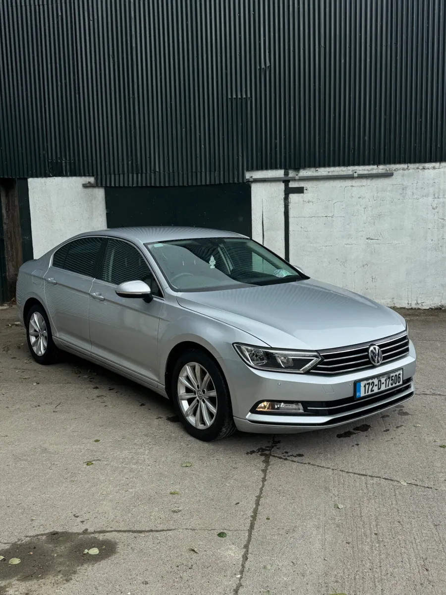 Volkswagen Passat 2017 - Image 2