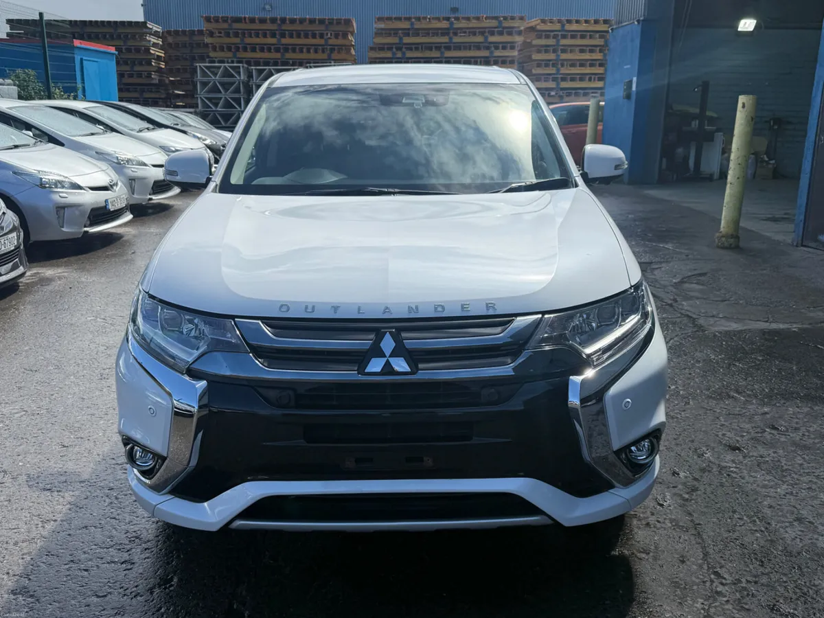 2017 Mitsubishi Oulander Phev Hybrid Automatic - Image 2