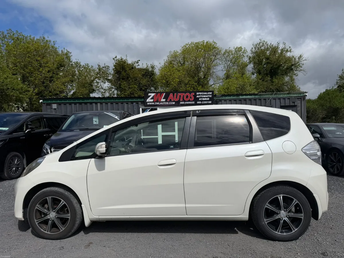 11 HONDA FIT HYBRID 1.3 - Image 4